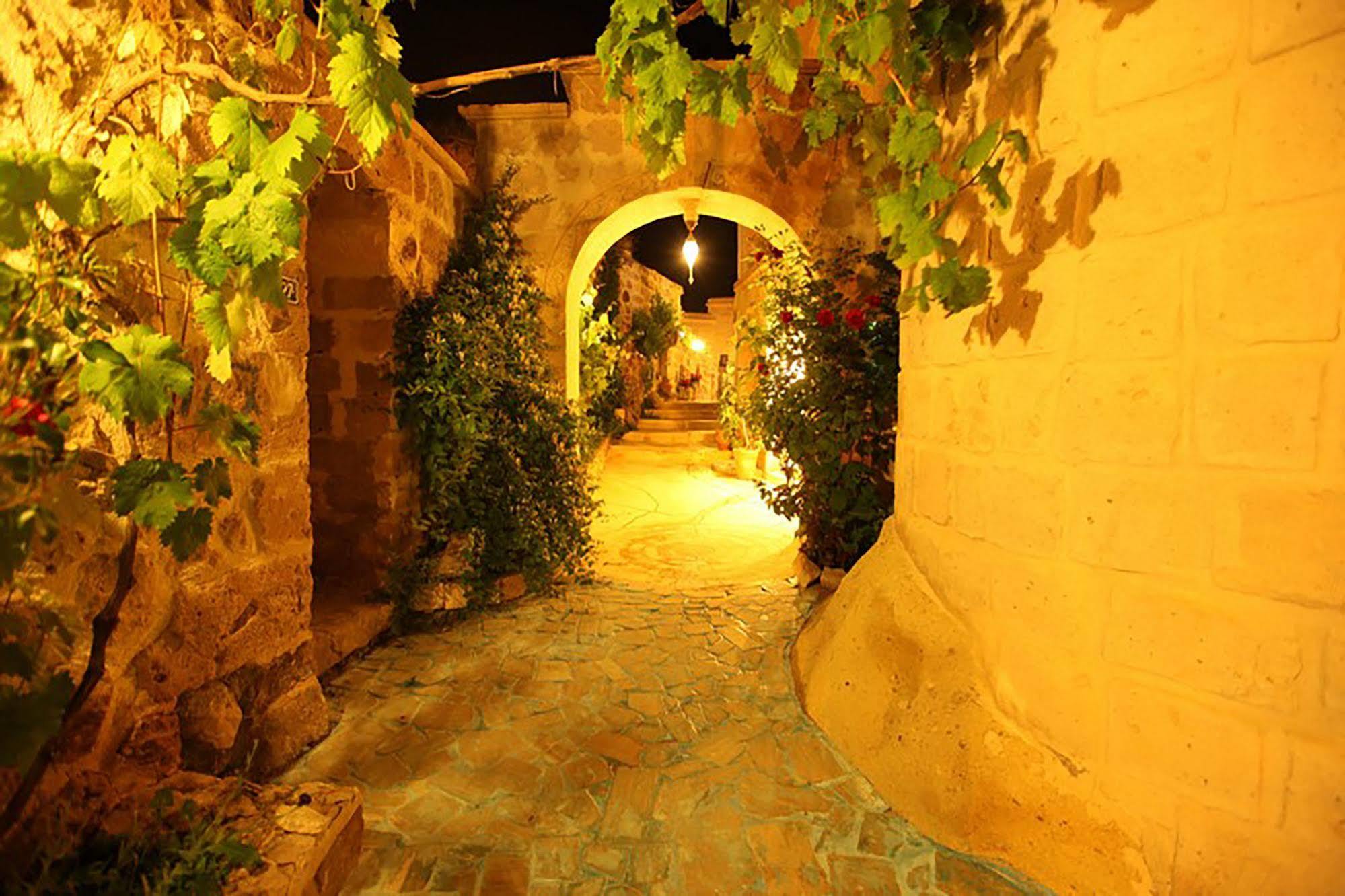 Blue Valley Cave Hotel Ürgüp Bagian luar foto