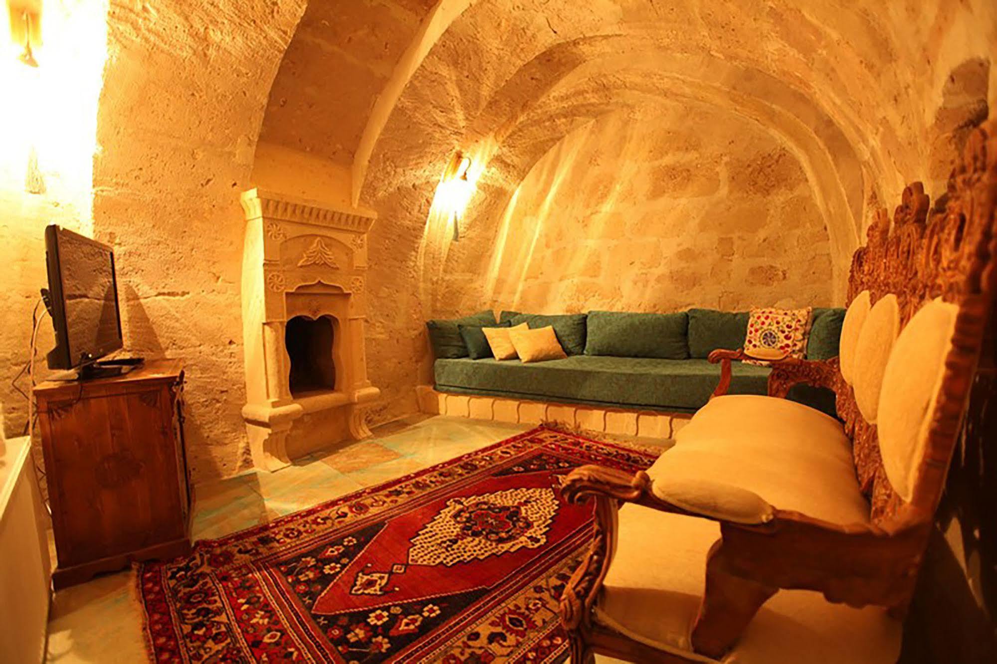 Blue Valley Cave Hotel Ürgüp Bagian luar foto